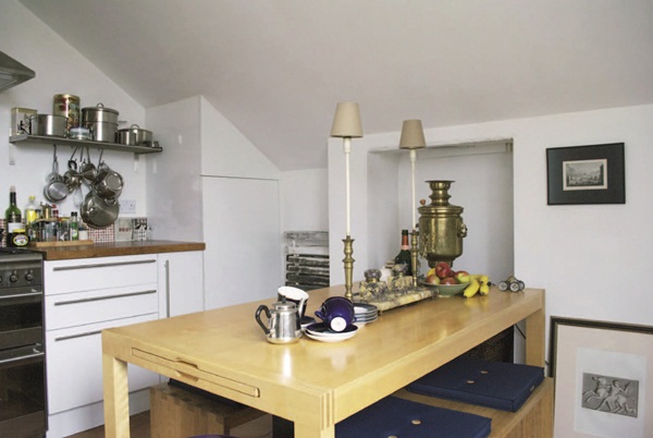 這是間座落在英國倫敦、誕生於1830年左右的老房子。耗