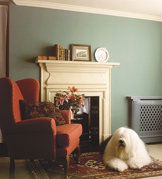 暖暖的橘黃及紅磚色系，能為空間注入溫暖情調，在英式