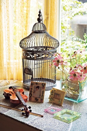 看著媒體人陳安儀帶著2個小孩笑嘻嘻地走進家門，曬得