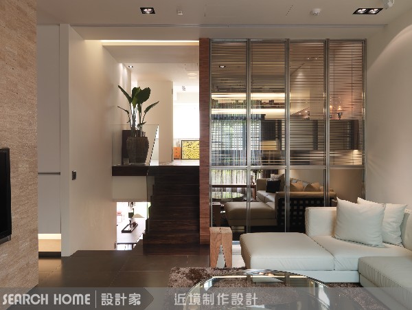 本案位於台北市，空間型態屬於上下交疊立體別墅，格局