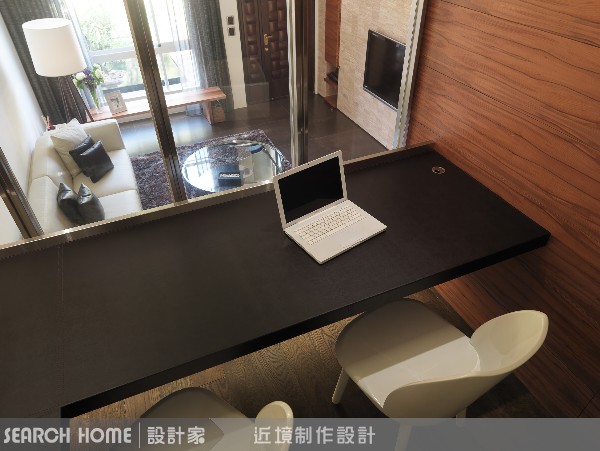 本案位於台北市，空間型態屬於上下交疊立體別墅，格局