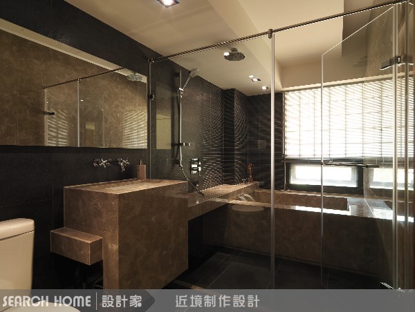 本案位於台北市，空間型態屬於上下交疊立體別墅，格局