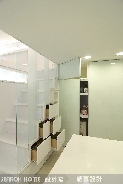 因應著居住坪數普遍較小的情況,許多空間設計偏好利用
