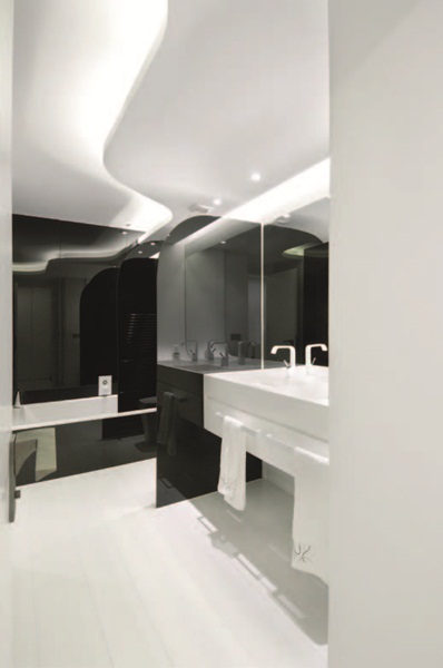 本案為位於西班牙海濱城市加利西亞住宅區的一個雙層公