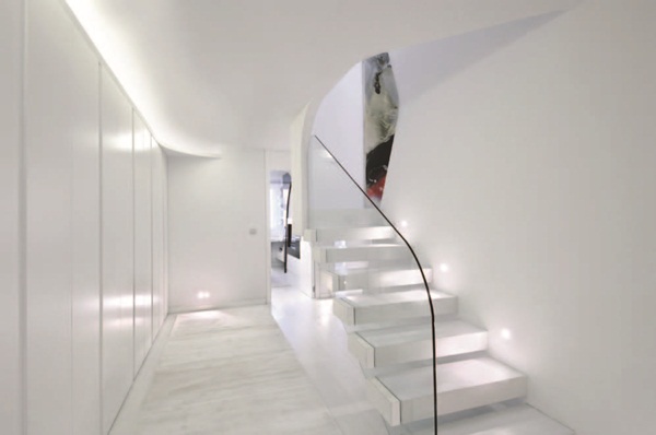 本案為位於西班牙海濱城市加利西亞住宅區的一個雙層公