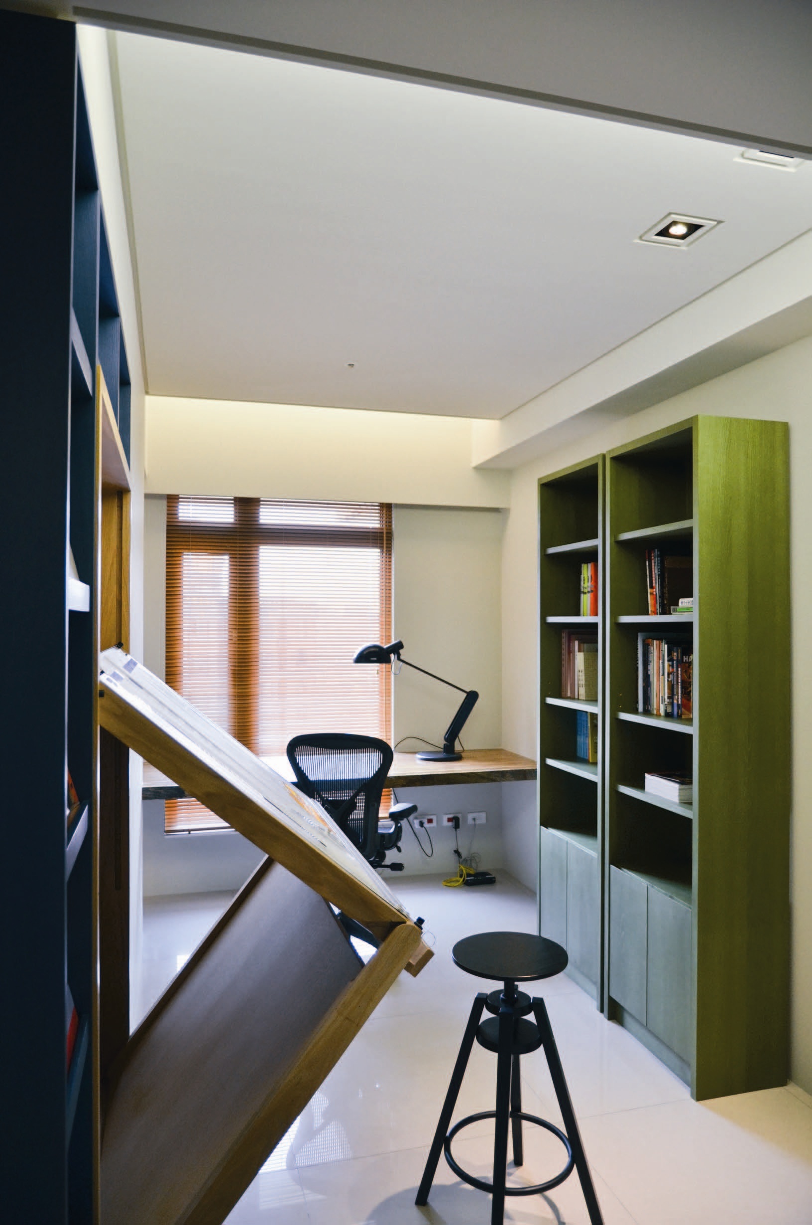 重度愛木且懂木的屋主，甚至自己親手設計做木家具，設