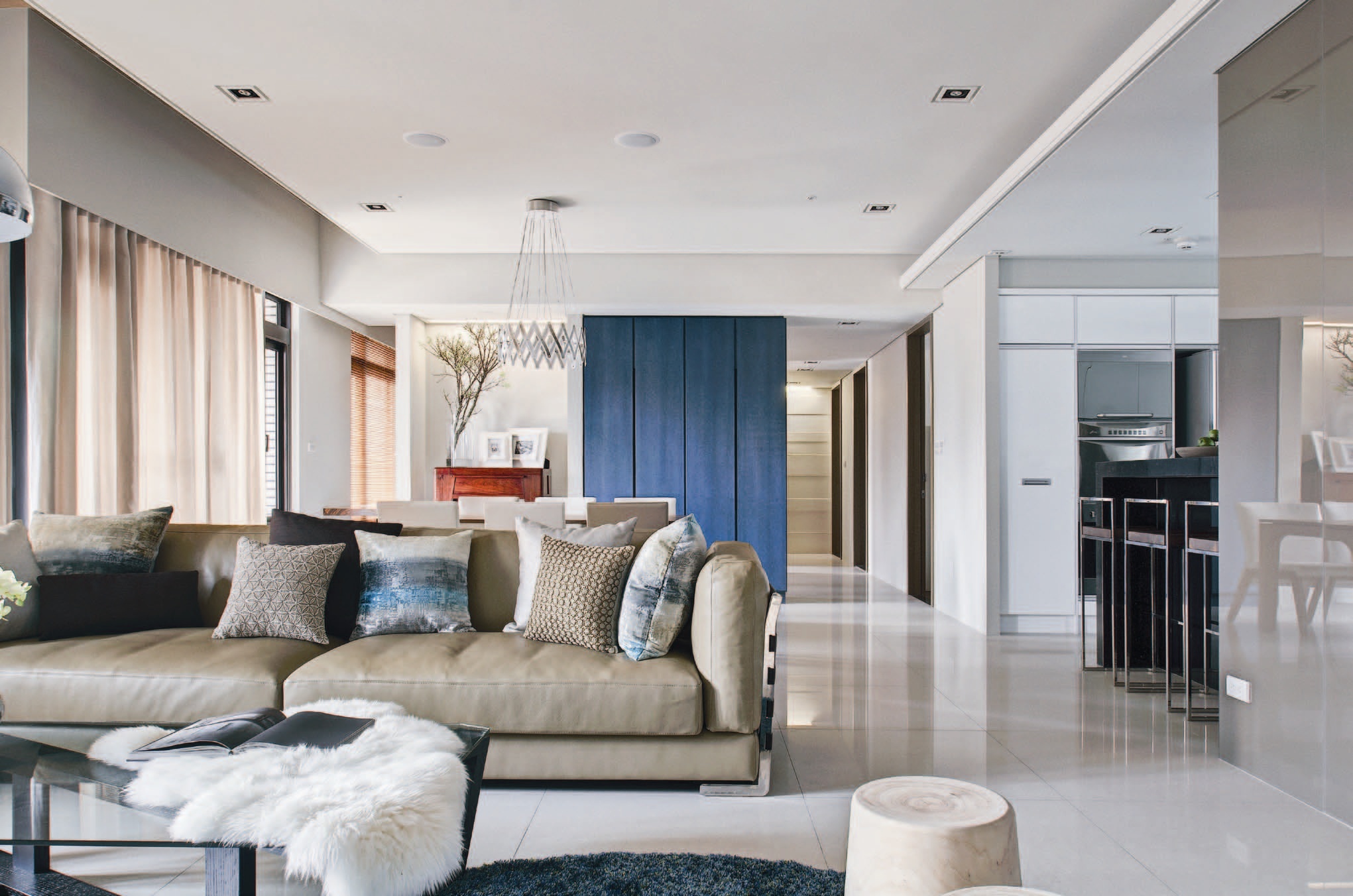 重度愛木且懂木的屋主，甚至自己親手設計做木家具，設