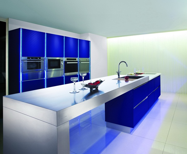 廚具不再只是僵硬的大型櫃體,透過色調、線條分割、LE