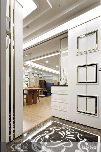 別小看每天踩在腳底下的地板，地板材質的選擇可以說是