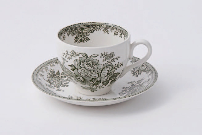 英國人出了名的愛喝茶，各類精緻美好茶具組讓下午茶時