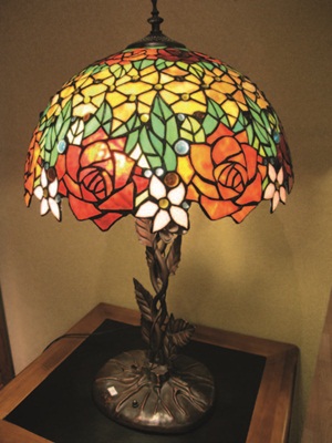 簡化古典家具線條，並融入鄉村生活語彙及簡單粉色布料