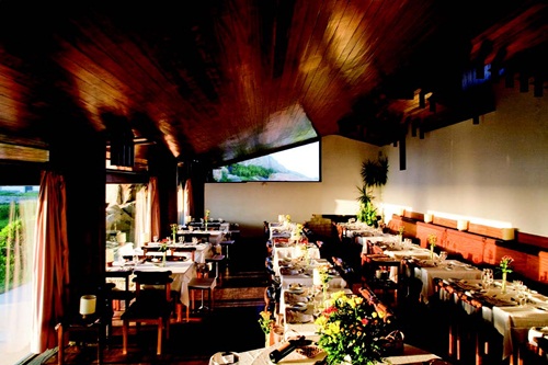 一九三三年出生，一九五〇年代開始進入業界工作的Alvar