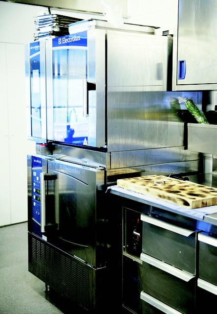 位於北歐，冬季與夏季日照時間差異極大的瑞典，嚴峻的