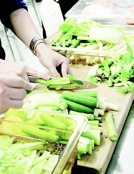 位於北歐，冬季與夏季日照時間差異極大的瑞典，嚴峻的