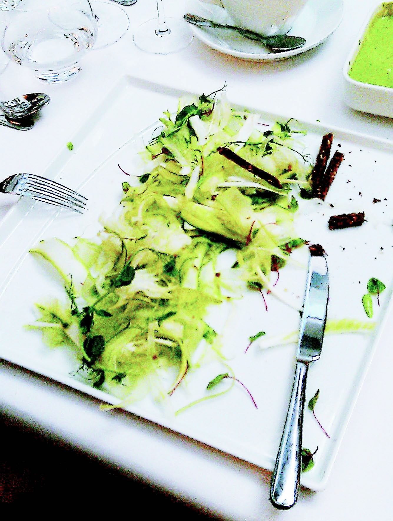 位於北歐,冬季與夏季日照時間差異極大的瑞典,嚴峻的