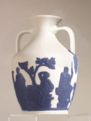 大面積的壁紙、窗簾織品能立即轉換空間氣氛，鏡子、座