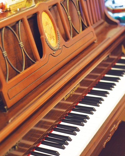 閱讀著游乾桂寫著與親子教養相關的文字「有位哲學家說