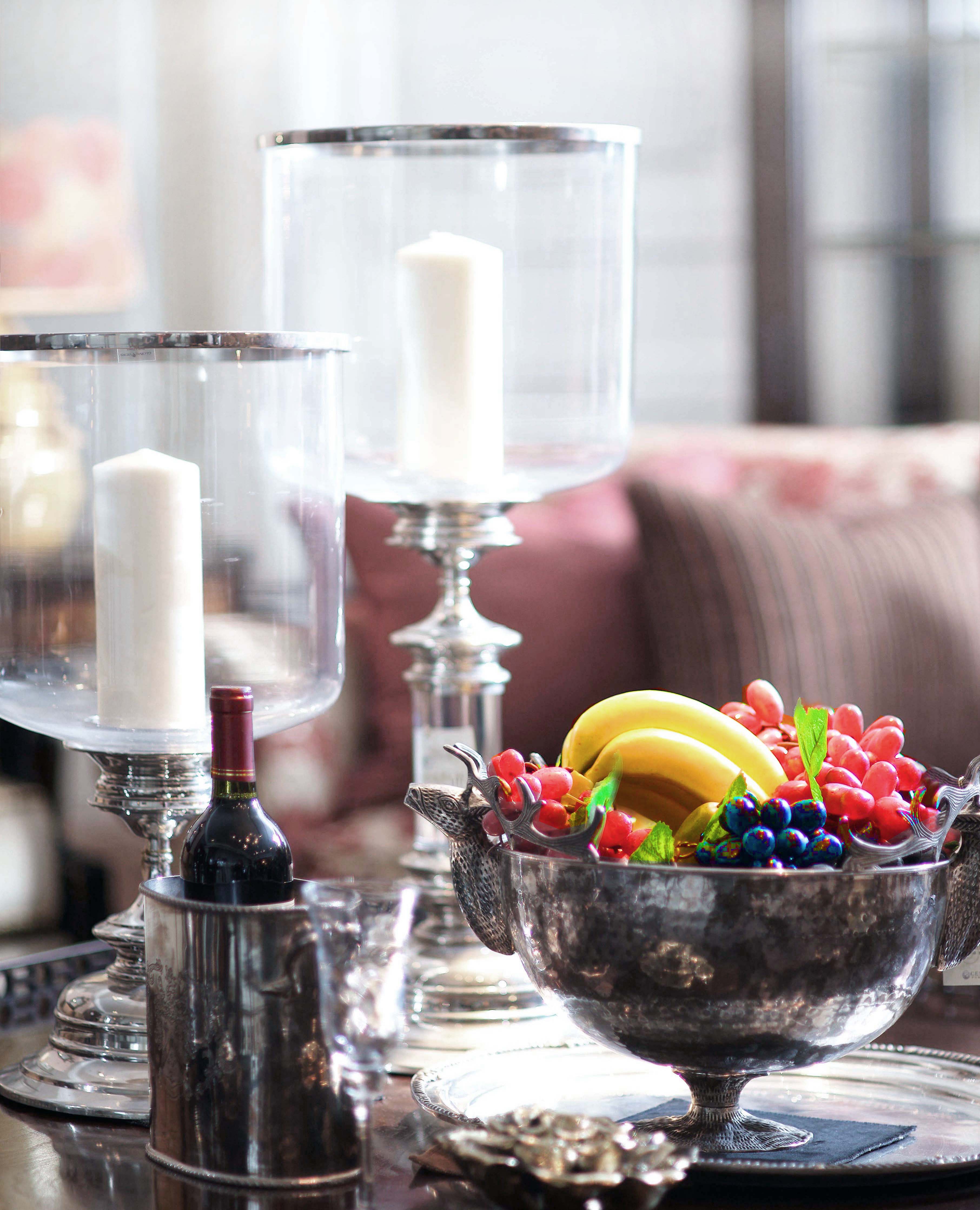 古典風格注入折衷美學，運用冷調簡單的中性色系，及反