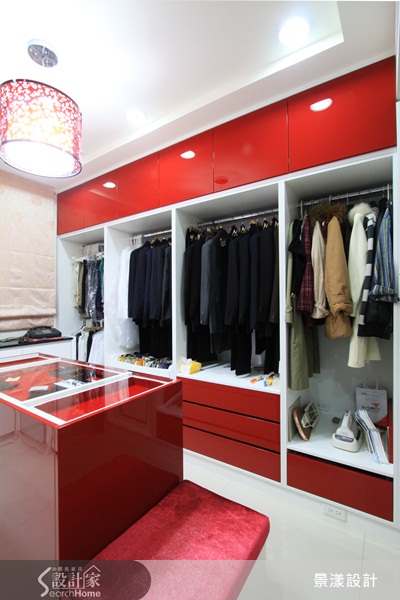 紅色，屬於暖色系，給人活力、能量、熱情的聯想之外，