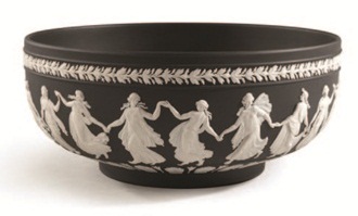 瓷盤、瓷碗不但具實用價值，精緻的瓷盤還可用來作為壁