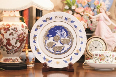 瓷盤、瓷碗不但具實用價值，精緻的瓷盤還可用來作為壁