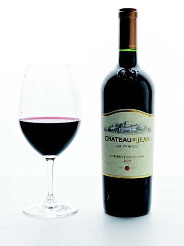 夏天是屬於海洋的季節，海鮮與葡萄酒搭配的美味，更是