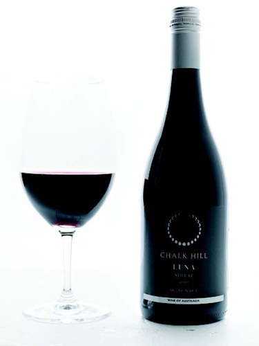 夏天是屬於海洋的季節，海鮮與葡萄酒搭配的美味，更是