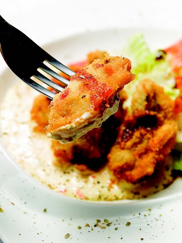 夏天是屬於海洋的季節，海鮮與葡萄酒搭配的美味，更是