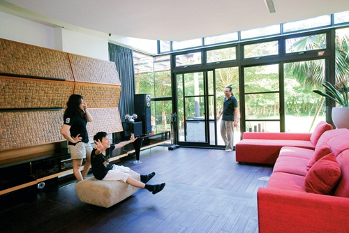 厭倦了北市都會的壓迫感,李育奇與劉薇君決定回到廣闊