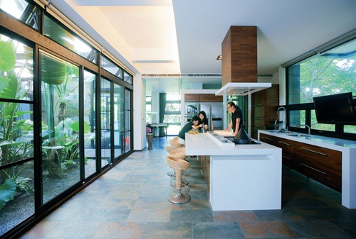 厭倦了北市都會的壓迫感,李育奇與劉薇君決定回到廣闊