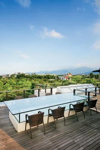 厭倦了北市都會的壓迫感,李育奇與劉薇君決定回到廣闊