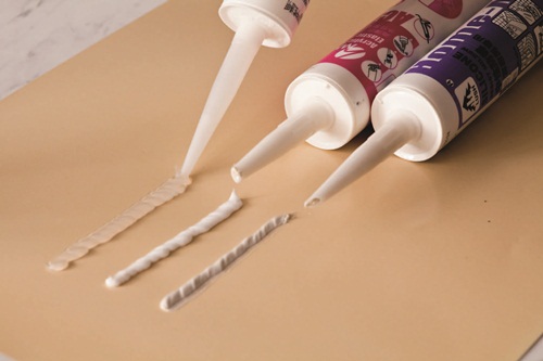 俗話說，「魔鬼藏在細節裡」。像是矽利康、收邊條、填