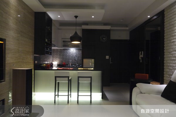 有陣子在都會鬧區都很流行所謂的「LOUNGE BAR」，即便