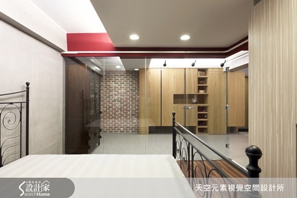 面對一個建築基地為多角型,且屋況老舊有壁癌、漏水問