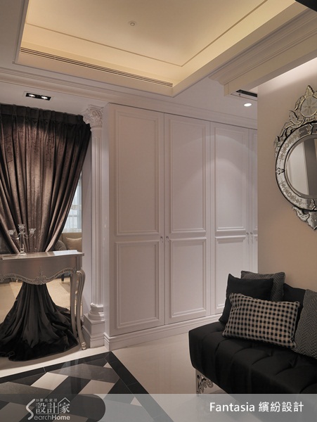 有人說女人就像蜈蚣，鞋子再多都不夠穿，也因此鞋櫃幾