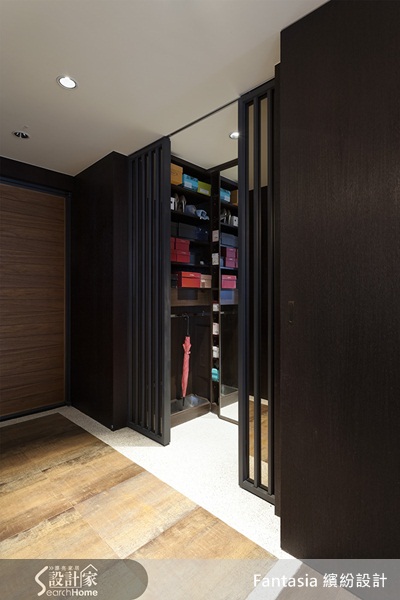 有人說女人就像蜈蚣，鞋子再多都不夠穿，也因此鞋櫃幾