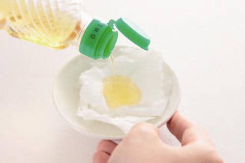 要進行窗戶清潔之前，首先要先判斷一下是否需要濕擦，