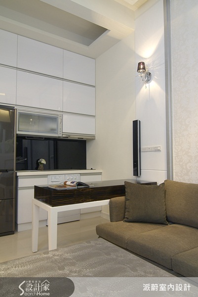 設計師巧妙的規劃夾層高度，讓睡臥也能舒適不壓迫。並