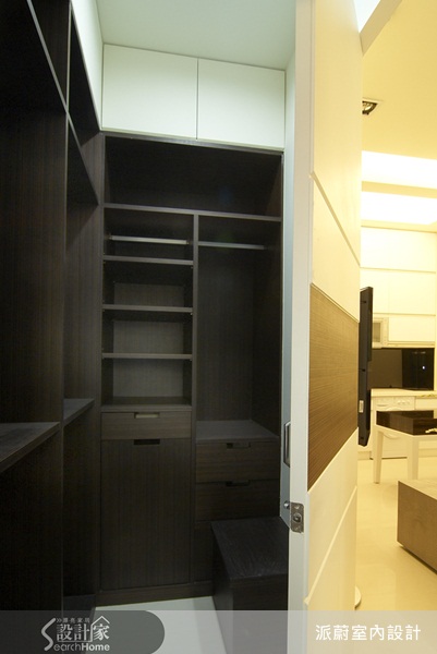 設計師巧妙的規劃夾層高度，讓睡臥也能舒適不壓迫。並