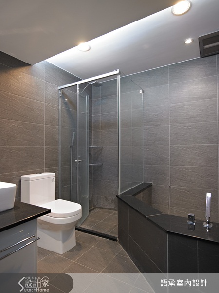 面對這棟36坪的長型老屋,設計師善用局部格局變動方式