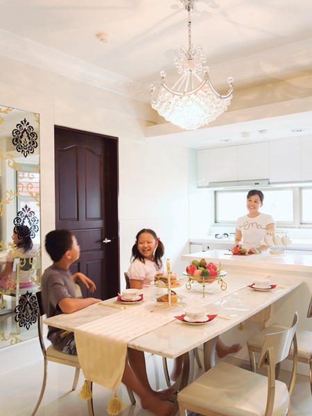 走進林先生的家，女主人熱情卻又帶點靦腆的招呼著大家