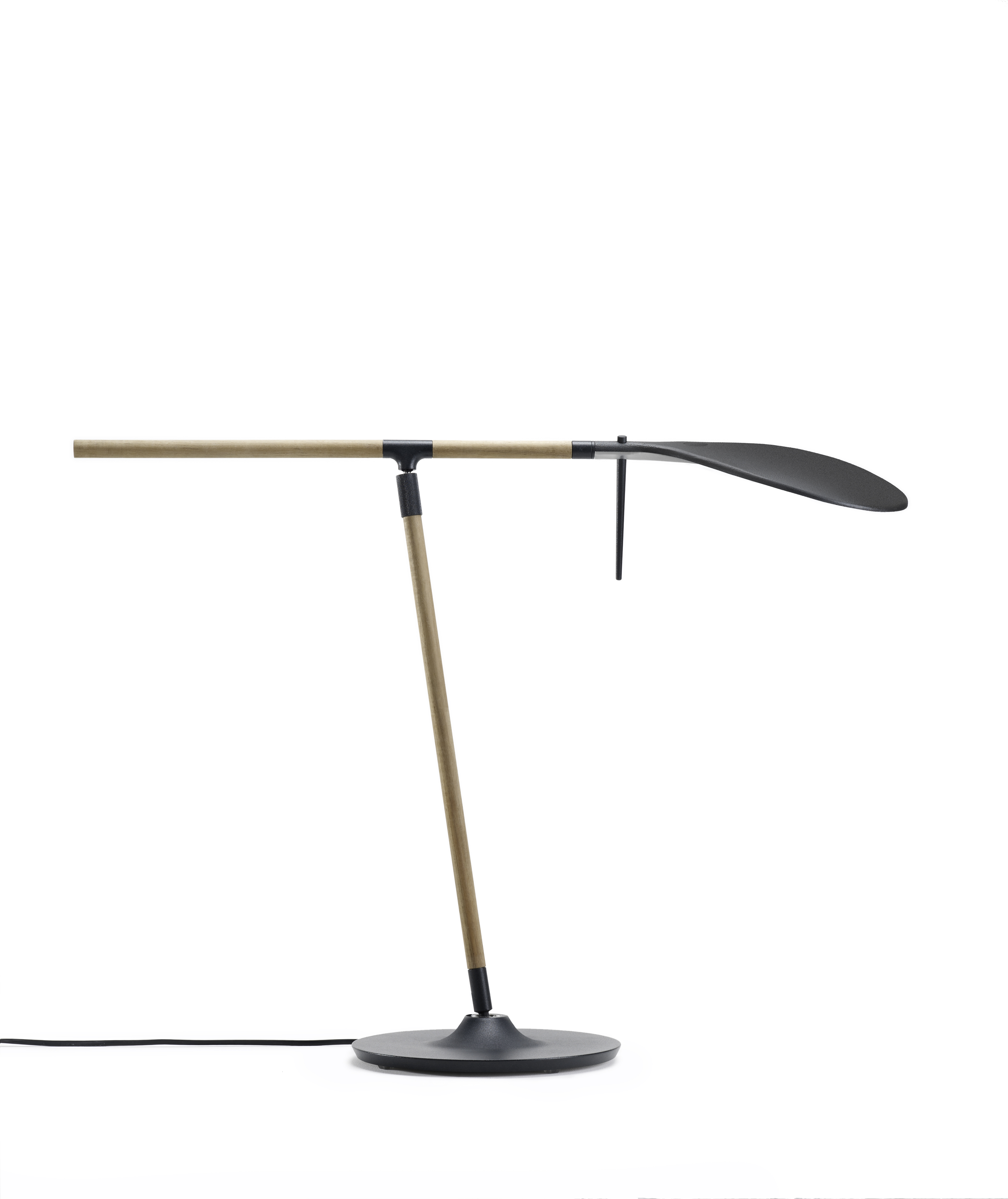 以划槳為靈感發想的Paddle Wood Light，燈罩造型獨特