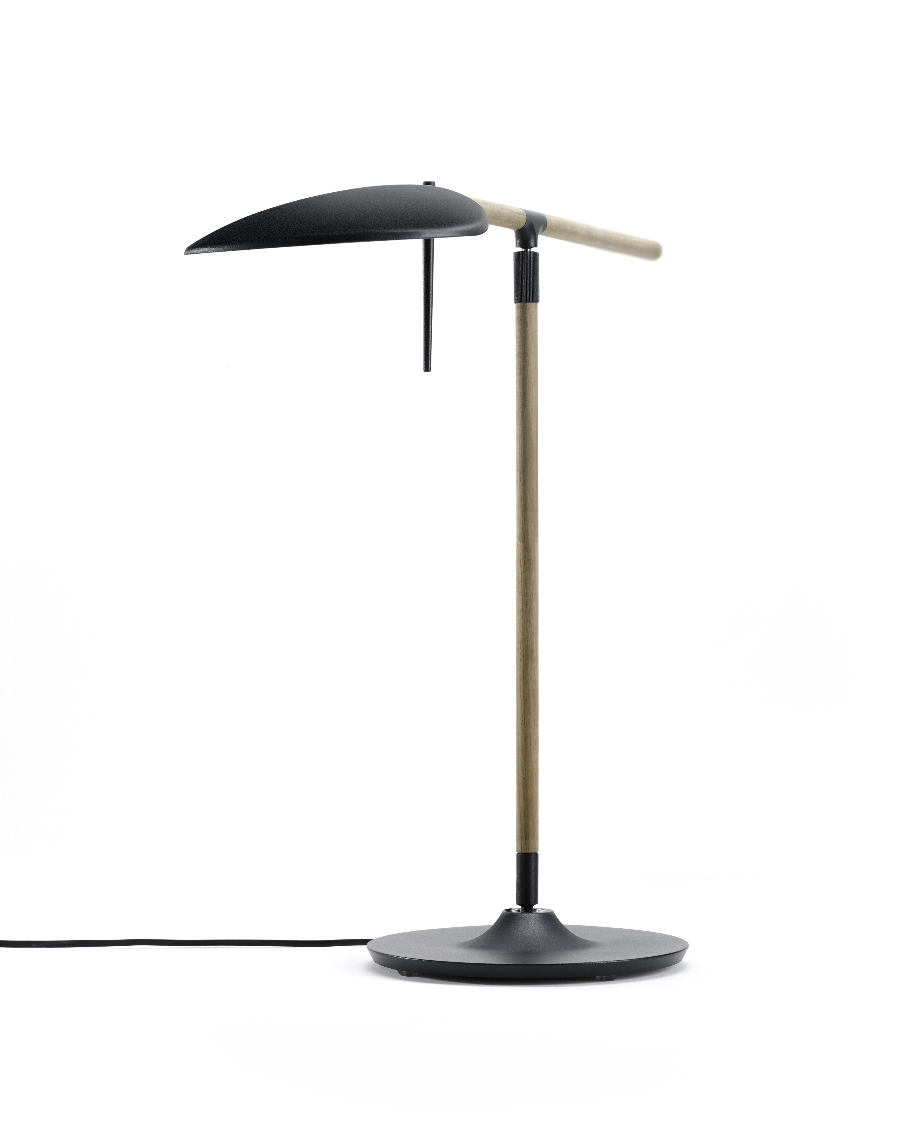 以划槳為靈感發想的Paddle Wood Light，燈罩造型獨特