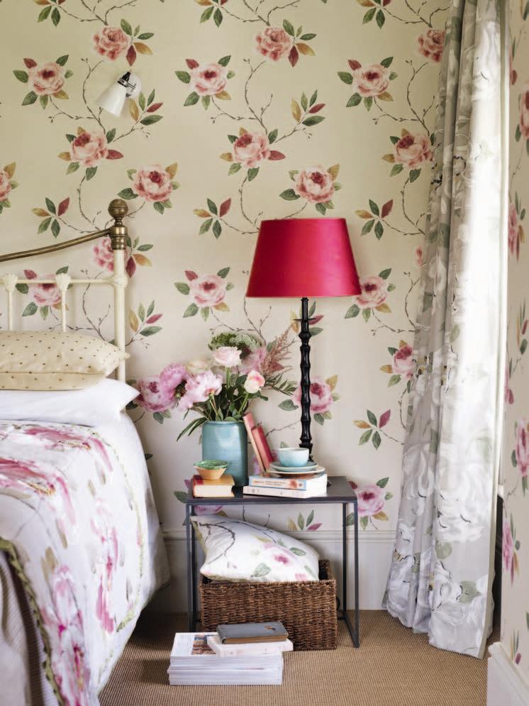 選一個質感與視覺效果兼具的床組,搭配各類精緻的燈飾