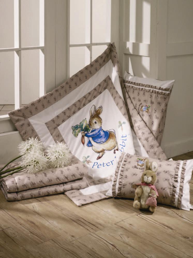 選一個質感與視覺效果兼具的床組,搭配各類精緻的燈飾