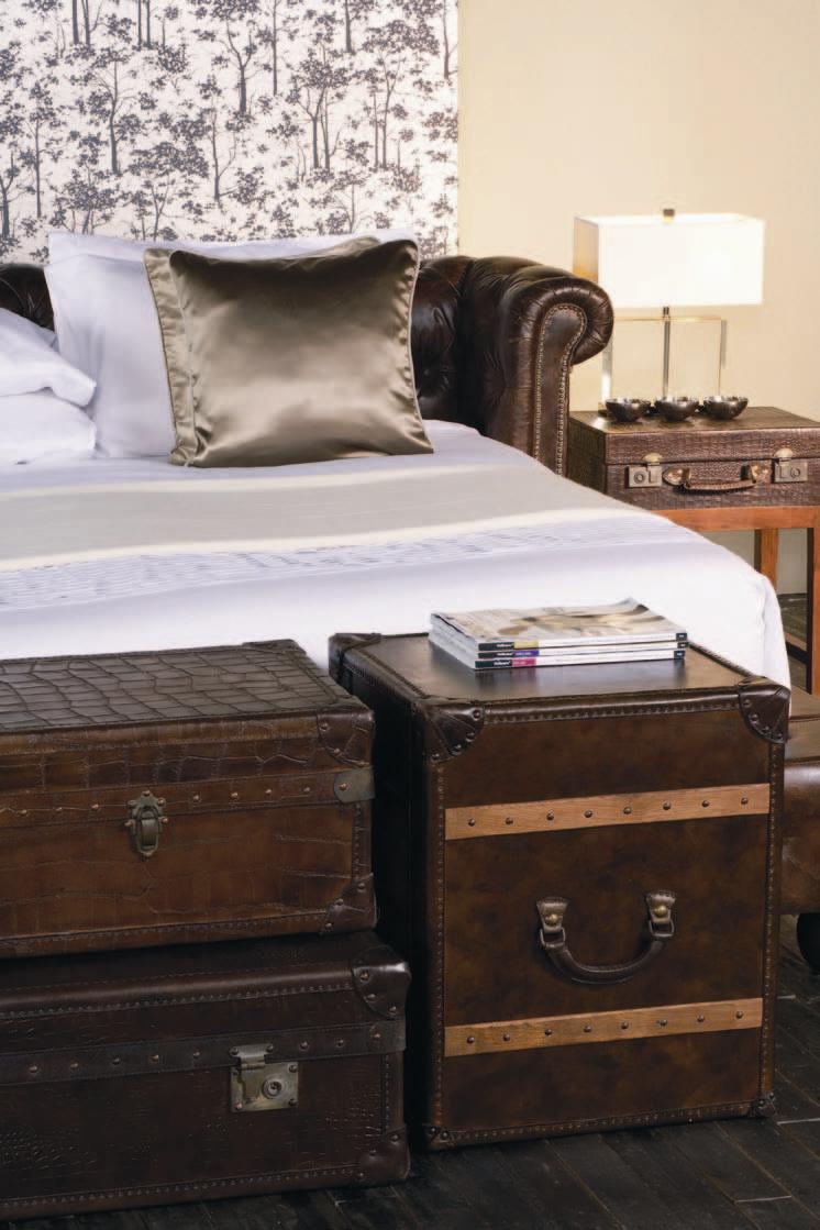 選一個質感與視覺效果兼具的床組,搭配各類精緻的燈飾