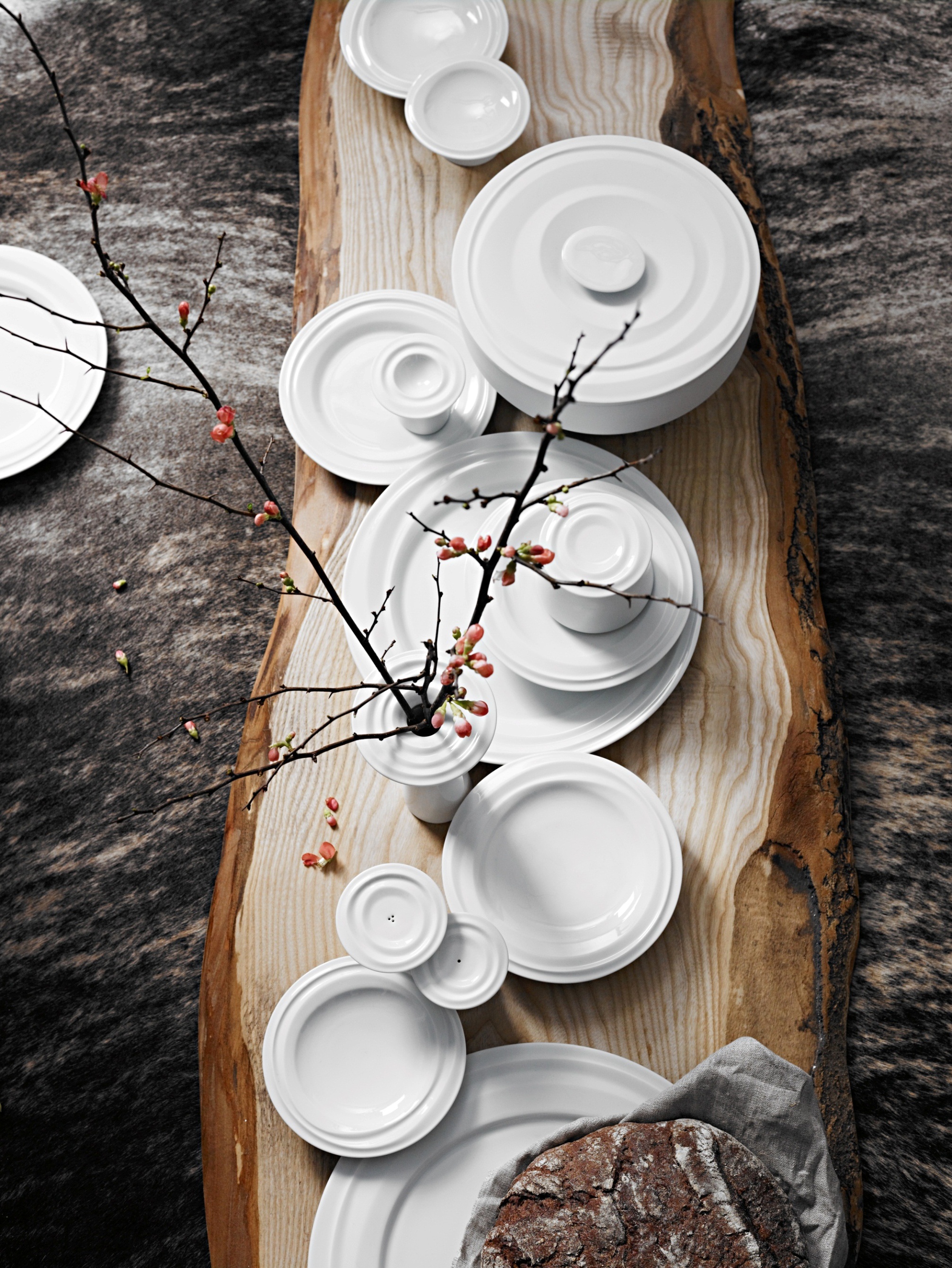 要做一餐好料理，擺盤更是重要，各式尺寸各種高度的單