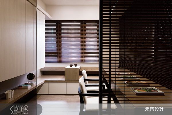 禾築設計除了利用櫃體局部隔間滿足女屋主的收納需求,