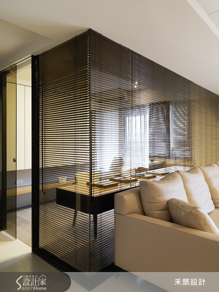 禾築設計除了利用櫃體局部隔間滿足女屋主的收納需求,