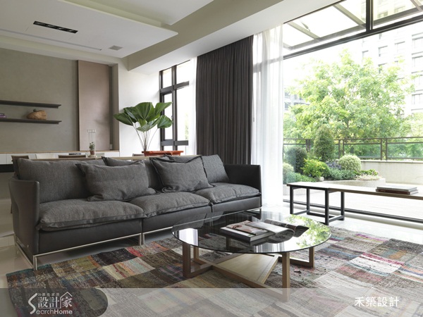 擁有五層樓的寬敞透天別墅，並且屋案本身的採光與戶外